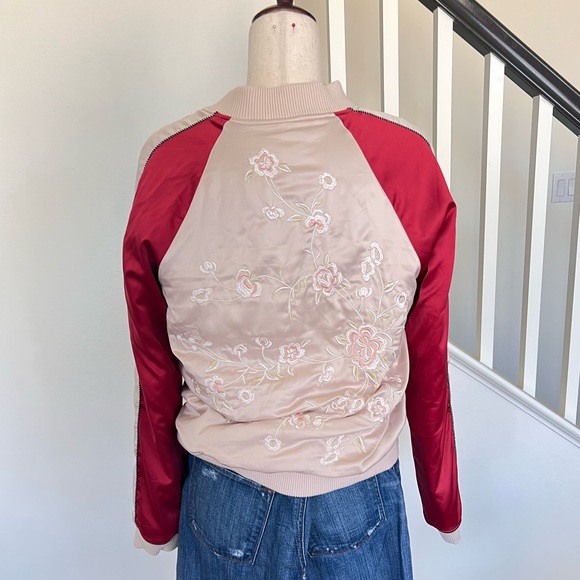 Honey Punch reservable satin bomber jacket. Embroidered/quilted medium - Picture 4 of 16